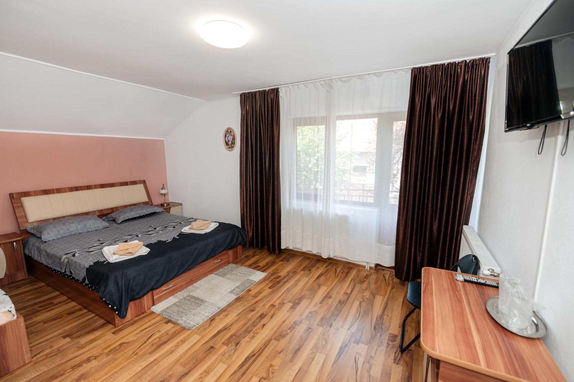Casa Alex Calimanesti Hotell Eksteriør bilde