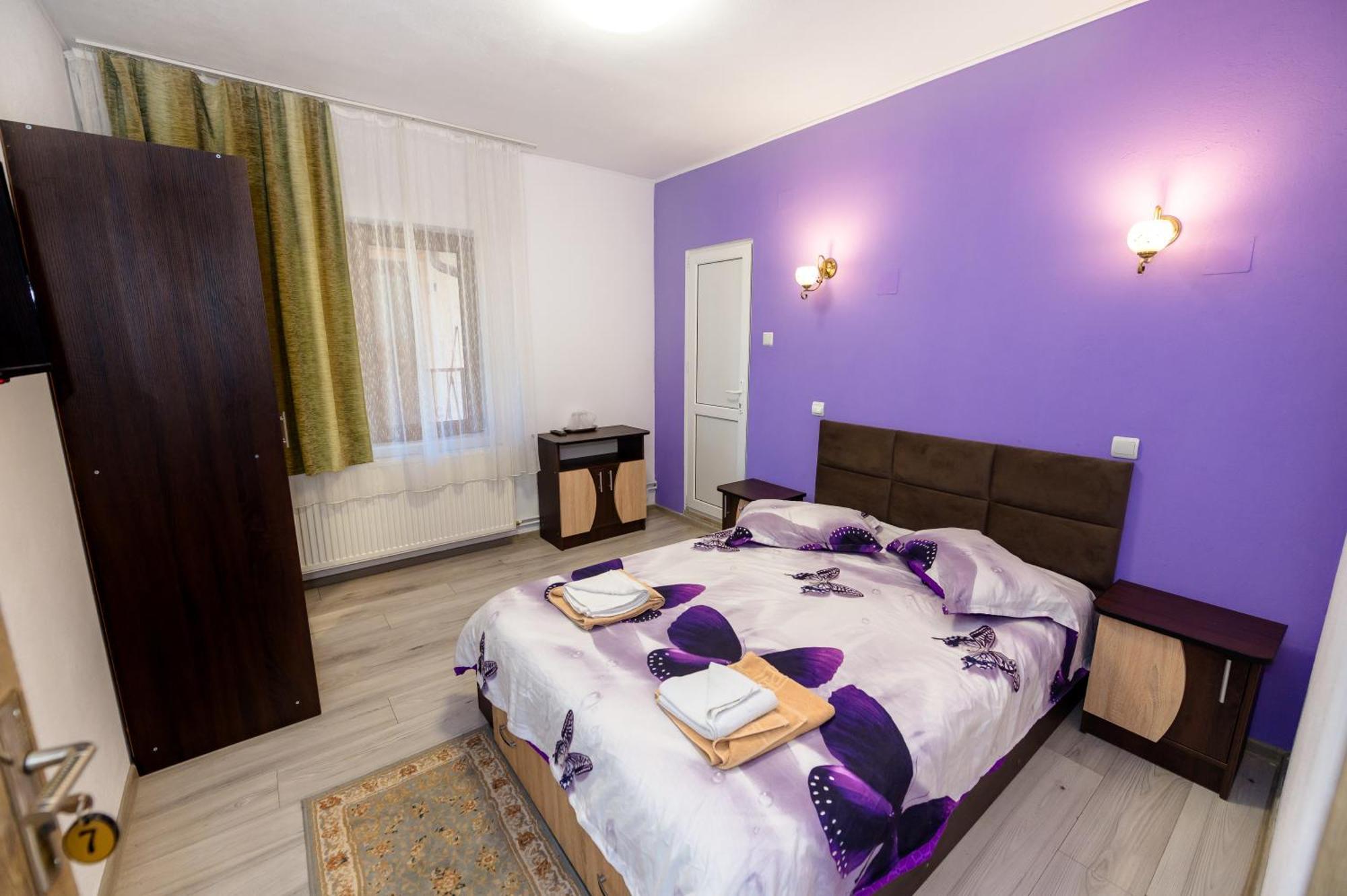Casa Alex Calimanesti Hotell Eksteriør bilde