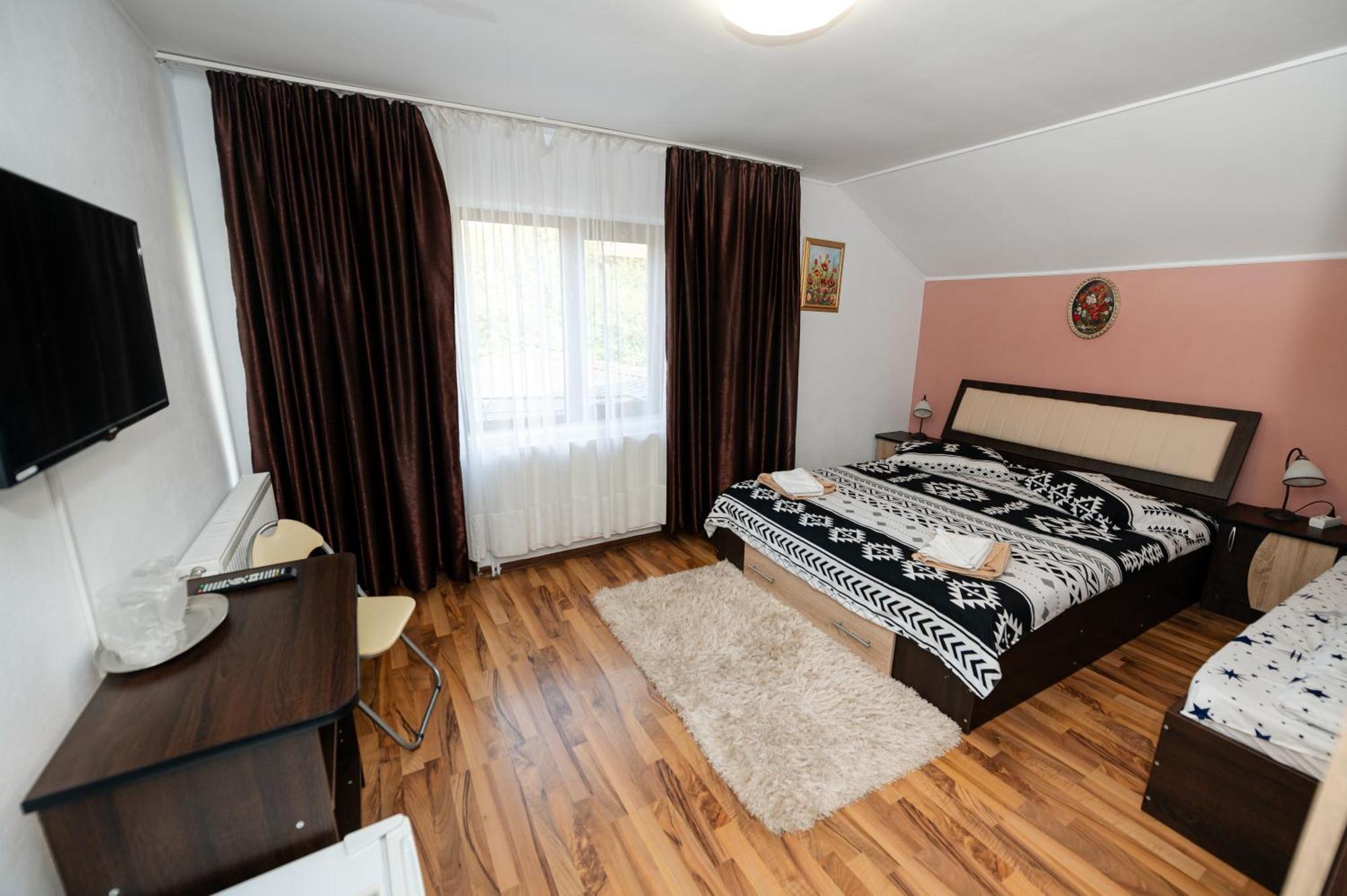 Casa Alex Calimanesti Hotell Eksteriør bilde