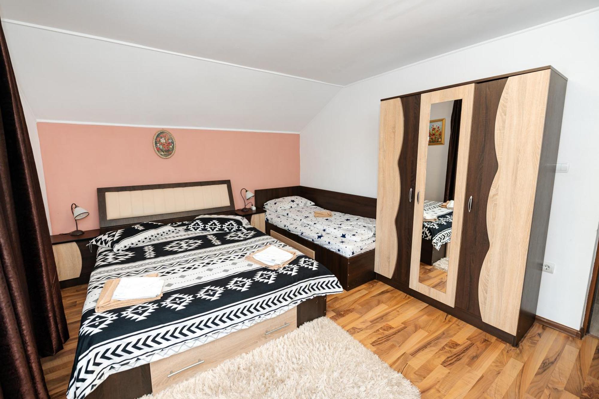 Casa Alex Calimanesti Hotell Eksteriør bilde