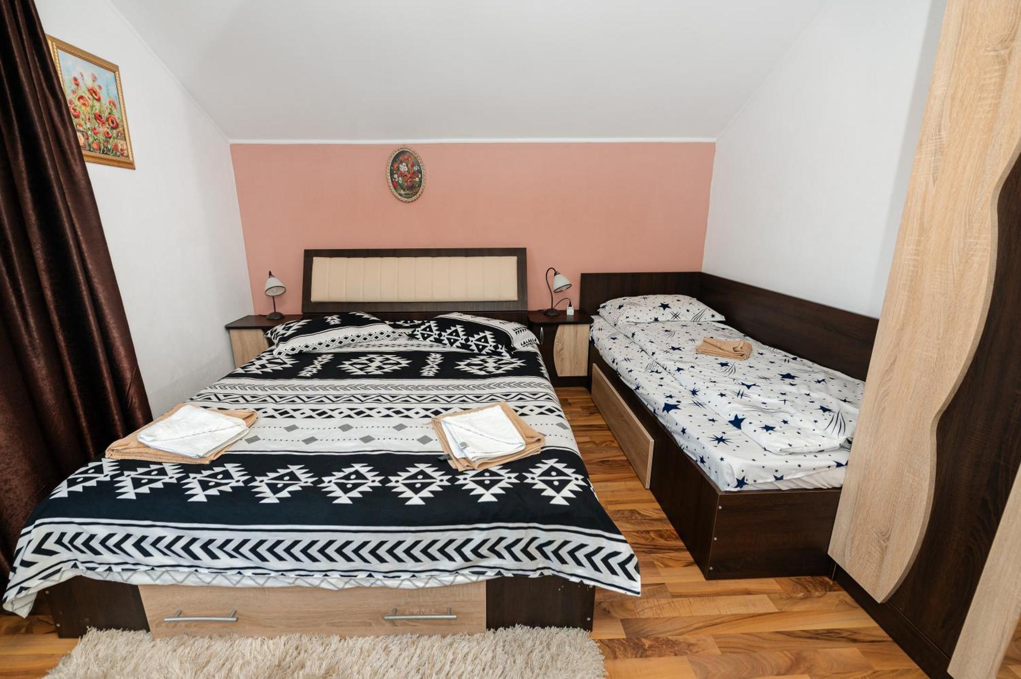 Casa Alex Calimanesti Hotell Eksteriør bilde